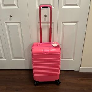 New with tags. Béis X Barbie collaboration The carry-on roller